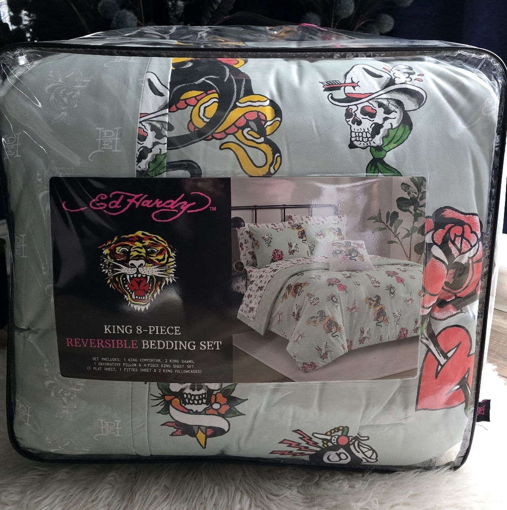 Ed Hardy  King reversible  8piece Bedding set new